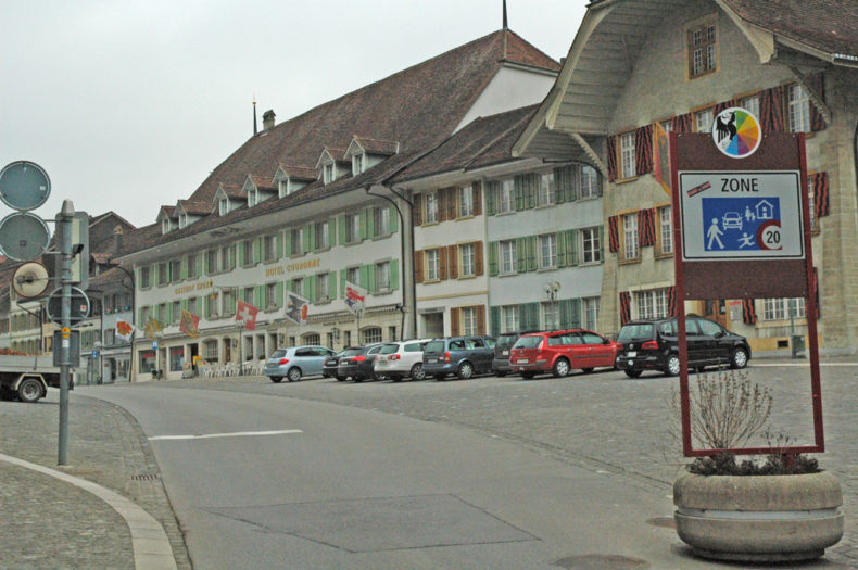 Aarberg - Zone rencontre avec vitesse limitée à 20km/h